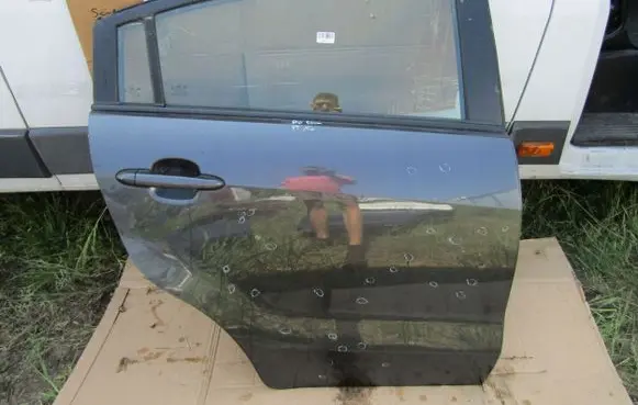 KIA Rio Rear door