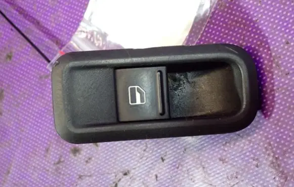 Skoda Fabia Mk2 (5J) Quarter vent window switch 5J0867435