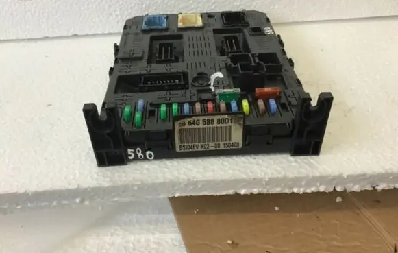 Citroen C4 I Picasso Fuse module 966405888001 281201919C