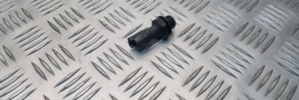 Ford Focus Oil pressure sensor C0629