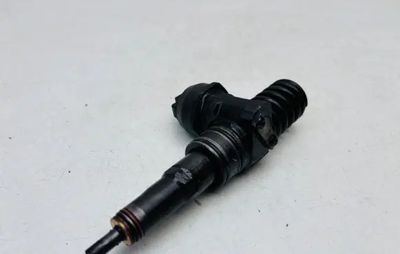 Volkswagen PASSAT B6 Fuel injector 038130080AX