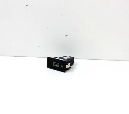 Volkswagen Jetta VII USB socket connector 17A035222