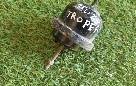 Isuzu Trooper Turbo system vacuum part 897306 1897300