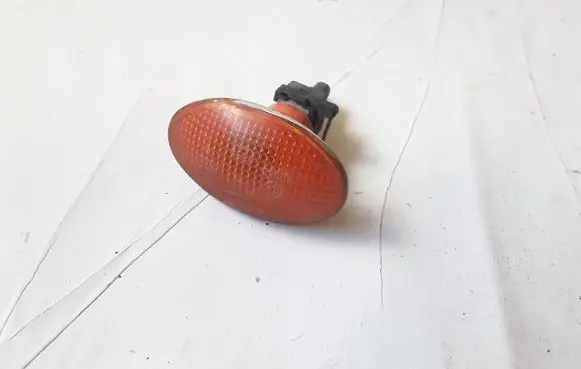 Ford Fiesta Front fender indicator light 93BG13K09AB