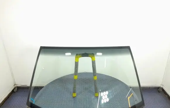 Volkswagen New Beetle Front windscreen/windshield window 