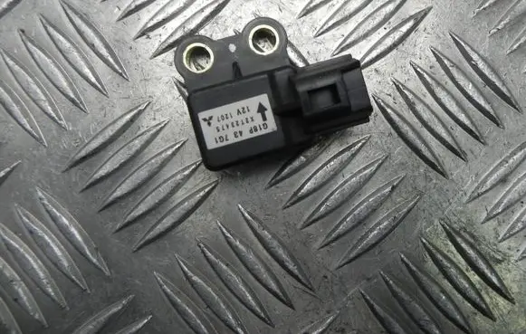 Mazda 323 Airbag deployment crash/impact sensor G18P437G1 X3326