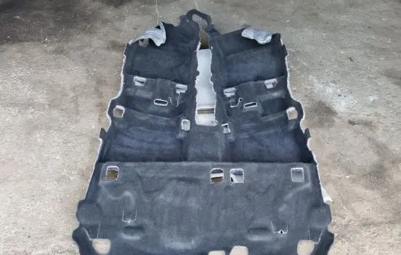 Ford Escape IV Interior carpet 