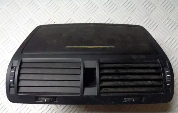 Skoda Octavia Mk2 (1Z) Dash center air vent grill 1Z0820951