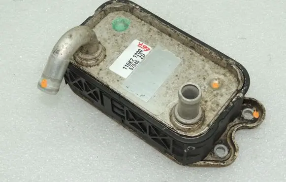 Volvo V70 Engine oil radiator 31201910