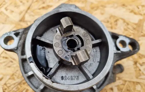 BMW 5 E39 Vacuum pump 961108856 2249939