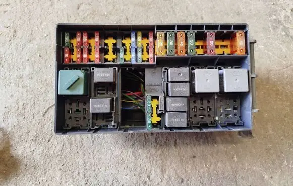 Ford Focus Fuse box set 98AG14A142AC 981208