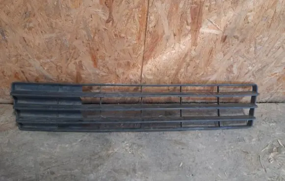 Suzuki Swift I Front bumper lower grill