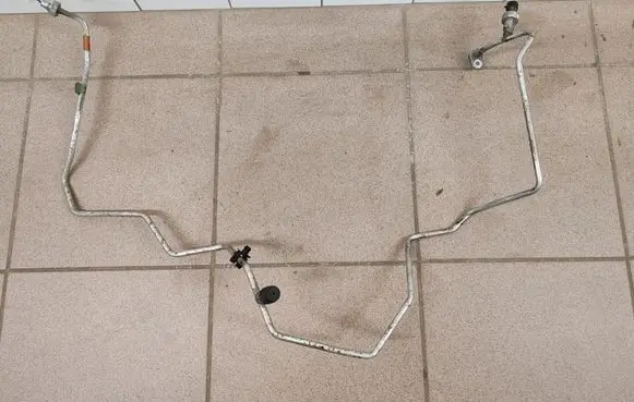Nissan Note (E11) Air conditioning (A/C) pipe/hose 924409U200