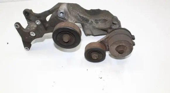 KIA Sorento Generator/alternator bracket 
