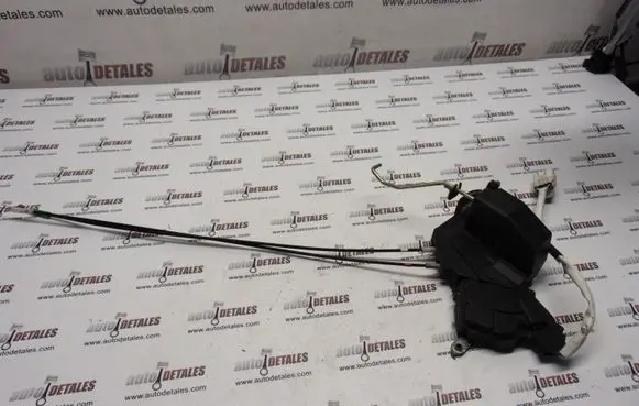 Toyota Corolla Verso E121 Front door lock