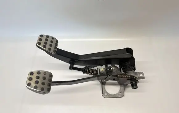 Mercedes-Benz SLK R170 Pedal assembly A2102900513 A2022901416 A2022900112