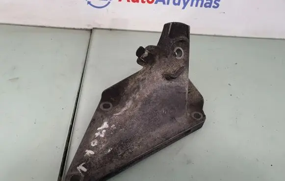 BMW 7 E65 E66 Engine mounting bracket 6770005 22116770005