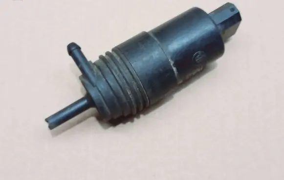 BMW 5 E34 Windscreen/windshield washer pump 8360614
