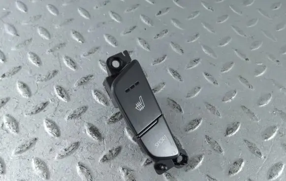 Hyundai i40 Seat heating switch 937303Z010 39R1DB1000