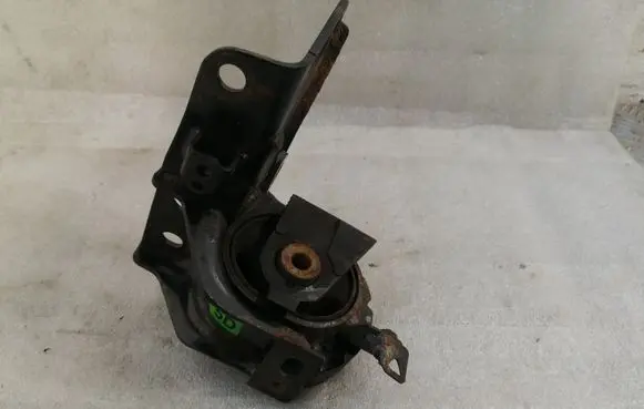 Toyota Corolla Verso AR10 Engine mount bracket 123720R010