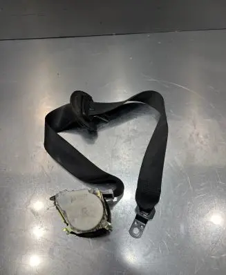 BMW X3 E83 Front seatbelt 33048191