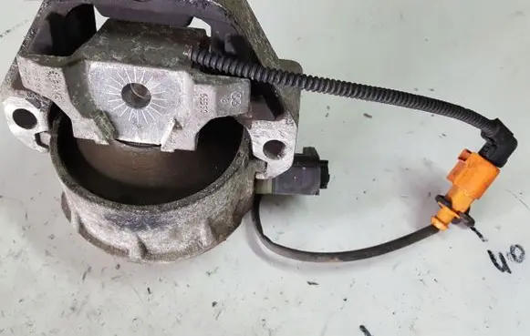 Audi A6 S6 C7 4G Engine mount bracket 