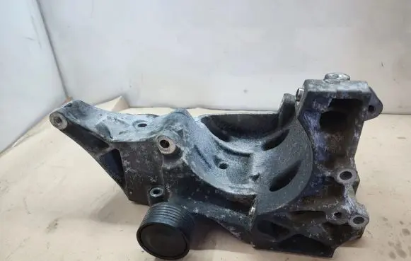 BMW X3 E83 Generator/alternator bracket 7802689
