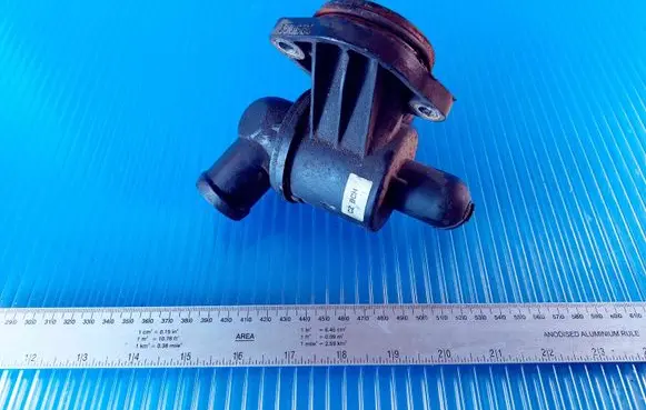 Thermostat/thermostat housing
