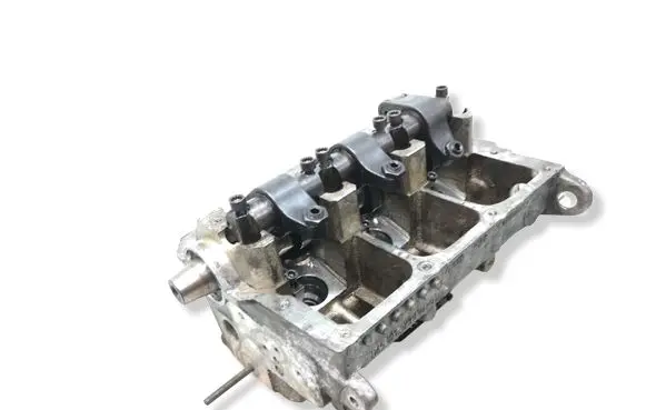 Volkswagen Polo IV 9N3 Engine head 045103373H