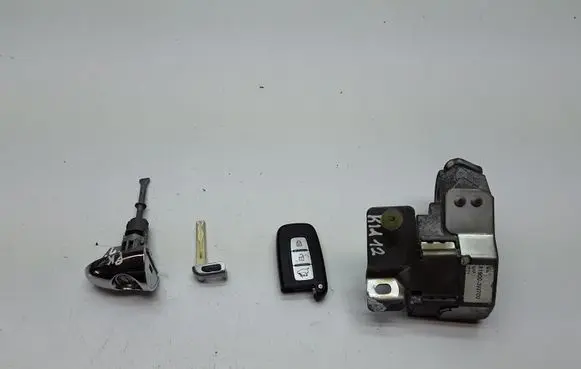 KIA Sportage Lock set 819003W700
