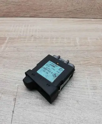 BMW 5 E34 Fog light switch 8351239