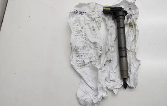 Volkswagen Scirocco Fuel injector 0445116030