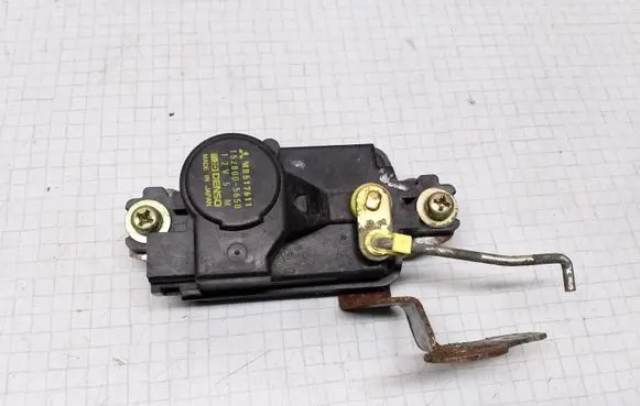 Mitsubishi Galant Central locking motor MB517611 1528005650