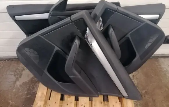 Skoda Octavia Mk3 (5E) Front door card panel trim
