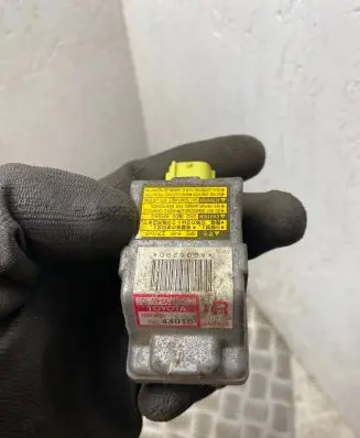 Toyota Avensis Verso Airbag deployment crash/impact sensor 8986044010