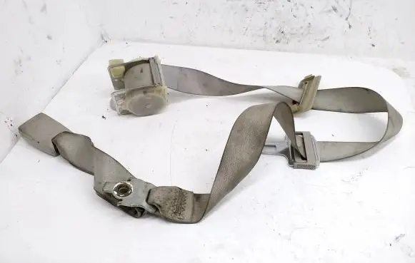 Middle seatbelt (rear)