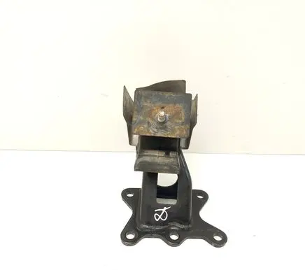 Nissan Navara D23 Engine mount bracket