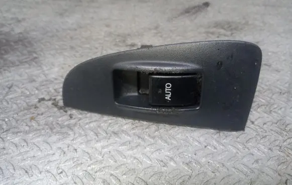 Toyota Avensis T250 Electric window control switch 7427205020
