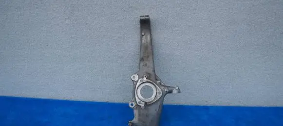 Front wheel hub spindle knuckle