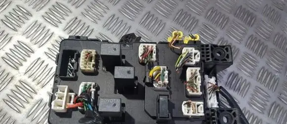 Toyota Avensis T220 Fuse box set 8273005020 221701020601