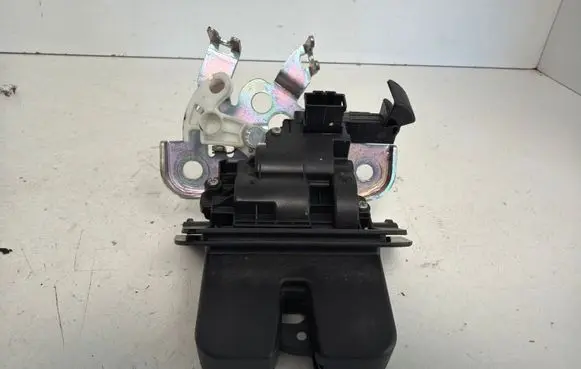 Audi Q3 8U Tailgate/trunk/boot lock/catch/latch 8R0827505A