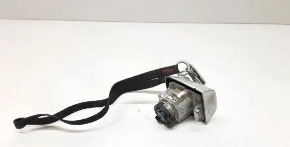 Volvo V70 Front door lock (next to the handle) 