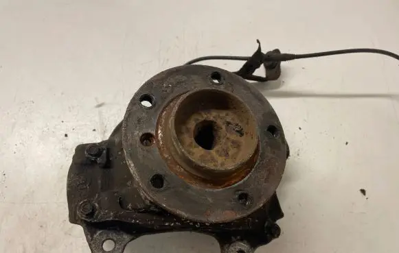 BMW 5 E60 E61 Front wheel hub 6760954