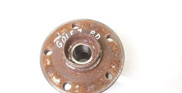 Volkswagen Golf VII Front wheel hub