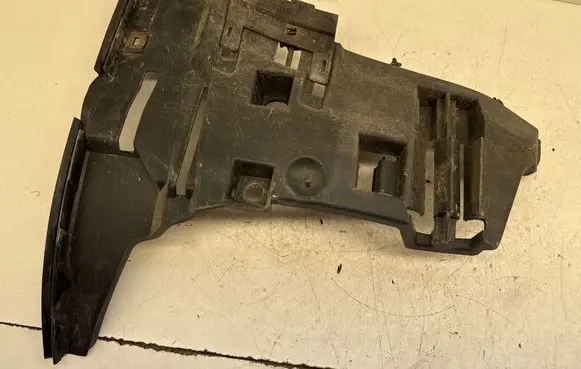 Volvo S60 Front bumper mounting bracket 09190303