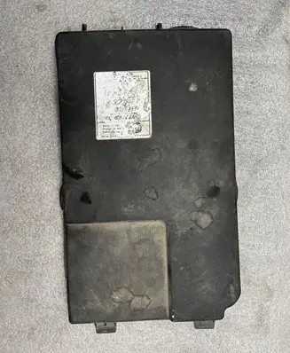 Audi A3 S3 8P Battery box tray cover/lid 1K0915443