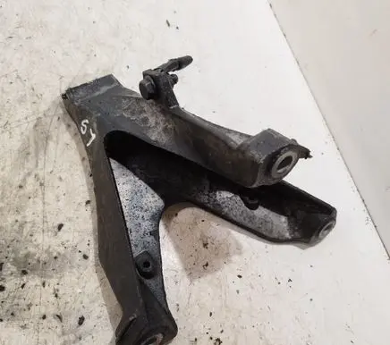Audi A4 S4 B7 8E 8H Engine mounting bracket 8E0199308AF