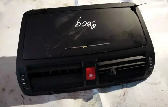 Skoda Octavia Mk2 (1Z) Dash center air vent grill 1z0820951