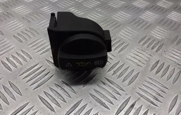 Mercedes-Benz A W169 Oil filler cap A6400100369