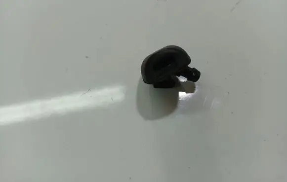 Peugeot 4007 Windshield washer spray nozzle 